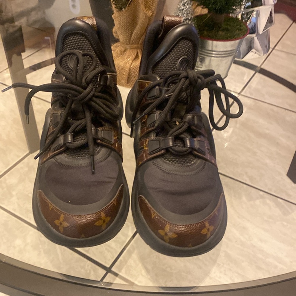 Louis Vuitton Paris tennis shoes sneakers - Picture 2 of 7